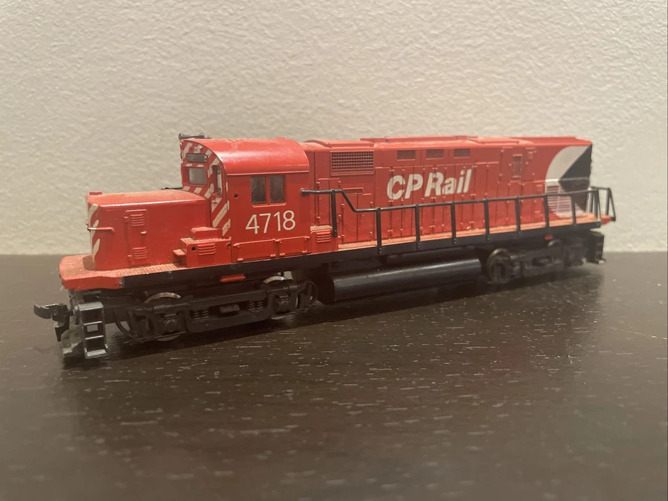 LIMA UN-POWERED GP LOCOMOTIVE CANADIAN PACIFIC CP RAIL ENGINE HO SCALE - Image 1 of 4