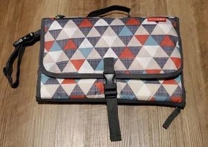 Skip Hop Fasciatoio Pannolini da Viaggio Pieghevole Portatile Multicolore Geometrico - Foto 1 di 6