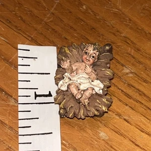 Sam's 2005 Belén Niño Jesús Belén Pueblo de Navidad Repuesto 1"x0.75" - Imagen 1 de 5