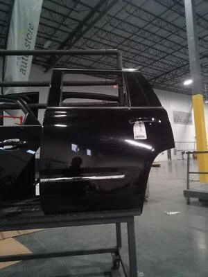 Conjunto de puerta trasera izquierda usado lado trasero se adapta a: Gmc Yukon 2017 sin vidrio solar trasero Foto 1 de 4