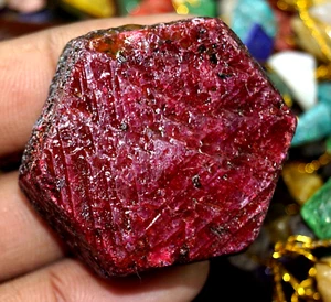 Exquisite 330.25 Ct Natural Wonderful Looking Red Ruby Rough Gemstone Best Offer - Picture 1 of 6