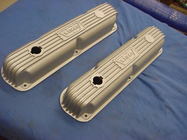 Ford / Mustang 221-351W Weiand Finned Aluminum Valve Covers - Image 1 of 3