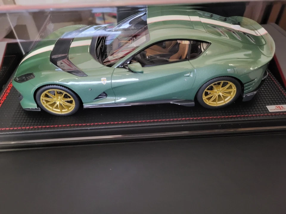 FERRARI 812 Competizione 1/18 Verde Bottiglia MR COLLECTION MODELS FE033SE5 - Immagine 1 di 1