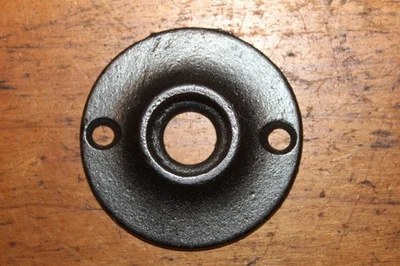 Одна антикварная чугунная круглая дверная ручка-розетка 2 дюйма EE-43 - Изображение 1 из 4