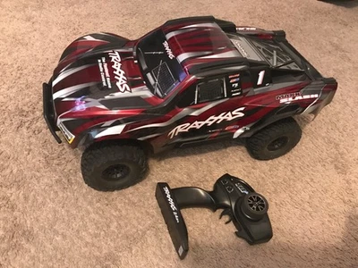 Camión de recorrido corto sin escobillas Traxxas Maxx® Slash® 6S 1/10 RTR 4x4 (Rock n Roll) Foto 1 de 4