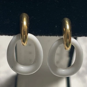 Trifari Signed Gold Tone White Clip On Earrings Jewelry XL-1 - Picture 1 of 5