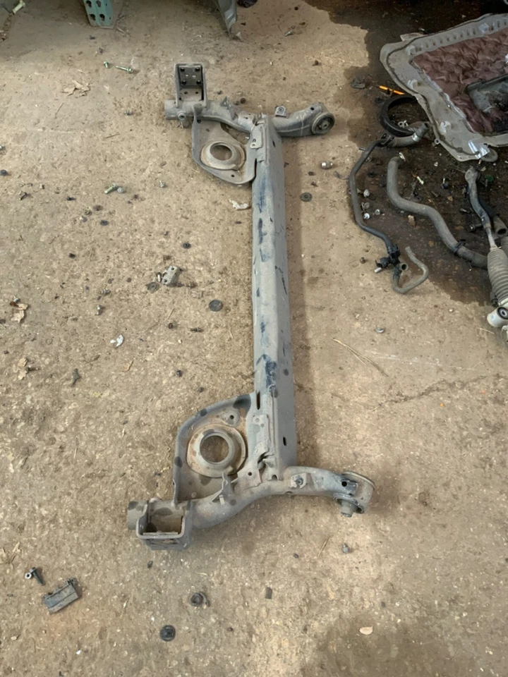 2016 日产反之亦然轿车后梁轴后光束 1.6L 14-19 VERSA — 第 1/4 张图片