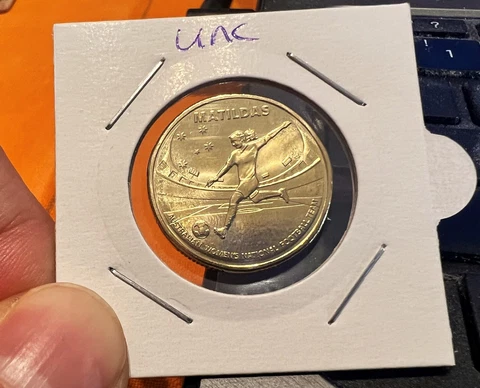 1 x NEW 2023 MATILDAS $1 coin ** FIFA Womens World Cup ** STRIKE ** SHINY UNC !! Cover