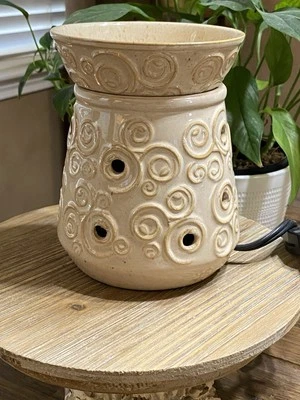 Aquecedor de cera Scentsy Lisbon redemoinho tamanho completo redemoinhos bege/castanho *testado* - Imagem 1 de 4