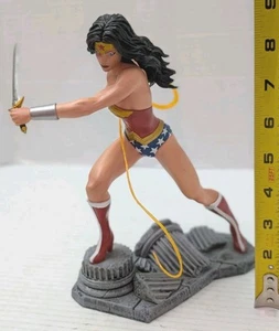 Figura PVC Diamond Select Toys DC Gallery: Wonder Woman (versión Lasso Comic) - Imagen 1 de 6