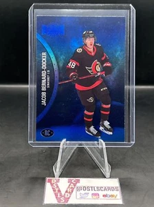 21/22 NHL Metal Universe - JACOB BERNARD-DOCKER ROOKIE BLUE SPECTRUM #163 - Bild 1 von 3