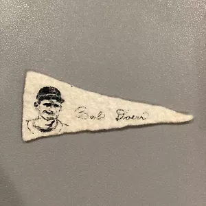 Mini banderín de fieltro American Nut & Chocolate 1950 Bobby Doerr Medias Rojas de Boston - Imagen 1 de 6
