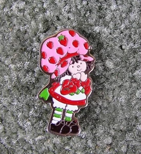 Vintage 1980 Strawberry Shortcake Enamel Pin/Brooch Gold Tone Trim AGC - Picture 1 of 2