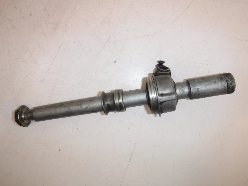 1996 Honda Goldwing 1500 ПЕРЕДНИЙ ОБОД КОЛЕСА ОСЬ ПОВОРОТНЫЙ БОЛТ С ПРИВОДОМ SPEEDO  - Изображение 1 из 3