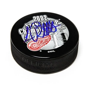 Luc Robitaille Detroit Red Wings Autographed 2002 Stanley Cup Puck - Picture 1 of 2