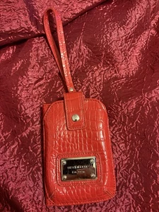 Muñequera Liz Claiborne roja imitación cuero patrón cocodrilo nueva - Imagen 1 de 5