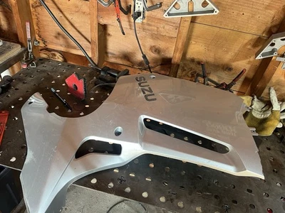 2005 SUZUKI GS500 GS 500 F RIGHT HAND FAIRING PANEL PLASTIC GRAY - Image 1 of 4