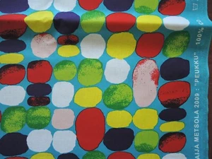 【NUEVO】Marimekko " PEUKKU " tela de algodón 148x110cm AINO-MAIJA METSOLA 2009 - Imagen 1 de 8