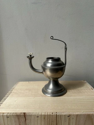 LAMPE A HUILE Pétrole ANCIENNE EN ETAIN NEUVE POINCON A IDENTIFIER - Photo 1/4