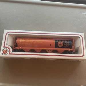 BACHMANN HO SCALE Government of Canada  55' GRAIN 4 BAY COVERED HOPPER - Picture 1 of 5