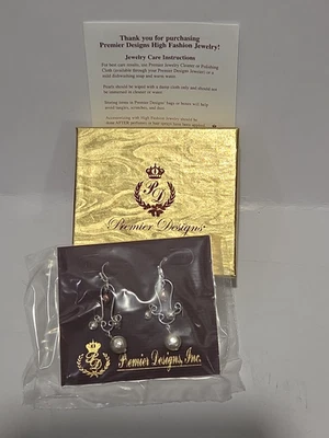 Nuevos Pendientes ALYSSA Retirados Premier Designs Perlas Simuladas Tono Plateado Foto 1 de 4