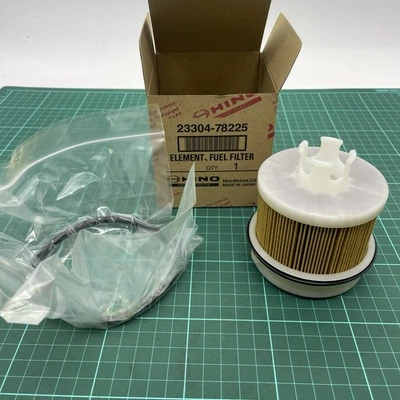 23304-78225 Hino 300 Series OEM Genuine ELEMENT SUB-ASSY FUEL FILTER NOS - Image 1 of 4
