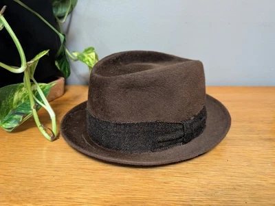 Sombrero Fedora Marrón Vintage Dobbs “Game Bird” Pequeña Banda Satinada Talla 7 1/8 Foto 1 de 4