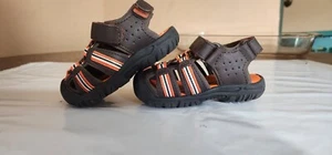 Cat & Jack Jugend Sandalen Größe 5 braun orange Wasserschuhe - Bild 1 von 8