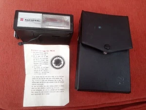 Unidad de flash electrónico vintage National Panasonic PE-9 con estuche rígido y manual - Imagen 1 de 11