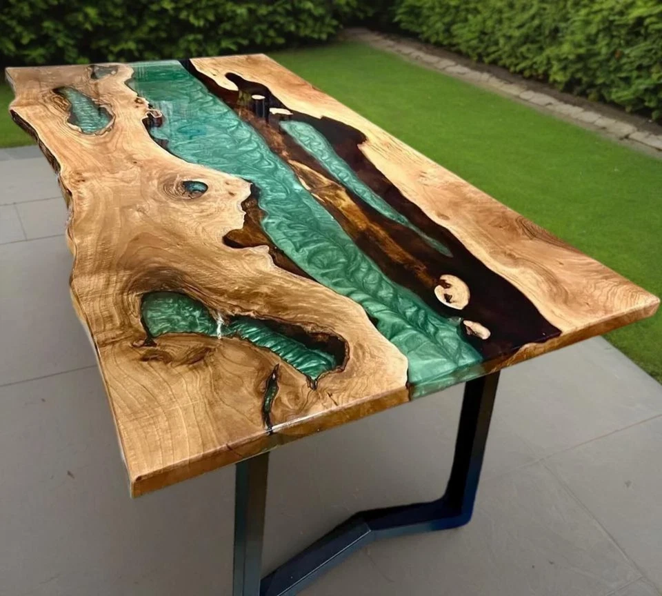 Mesa de río epoxi de madera hecha a mano con borde vivo - Mesa de centro River de resina verde Foto 1 de 4