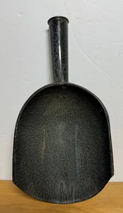 GREY GRANITEWARE FEED / GRAIN SCOOP - EXCELLENT CONDITION - SIGNED L & G - Picture 1 of 9