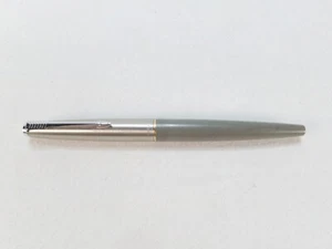 Pluma Estilográfica Parker 45 De Colección Tapa de Acero Clip de Flecha Plumín Fino Gris - Imagen 1 de 9