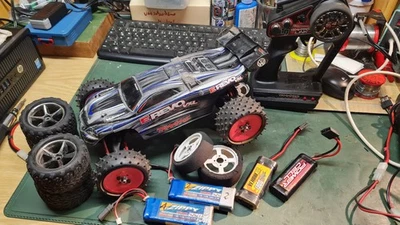 TRAXXAS E-Revo 4x4 VXL 1/16 Racing-buggy Brushless gebraucht Rennstallauflösung - Bild 1 von 4