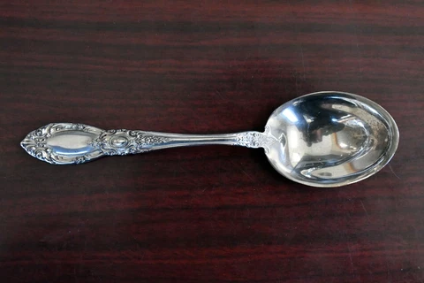 King Richard by Towle Sterling Silver 5 7/8" Solid Sugar Spoon 1.3 oz Cover