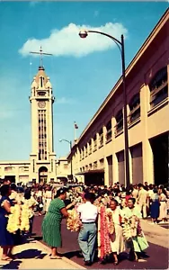 Cartolina vintage Hawaii HI Lei Leis Greet barca turisti a Aloha Tower Honolulu - Foto 1 di 3