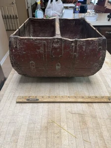 Ancien panier à grains en bois primitif avec poignée - Belle peinture rouge ancienne - Photo 1/9