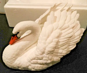 VTG Lenox Collections Fine Porcelain "The Graceful Swan" Figurine -- New in Box - Picture 1 of 3