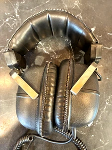 Auriculares dinámicos de colección Mura Stereo SP-503 8 Olm con interruptor mono y controles deslizantes de volumen - Imagen 1 de 9