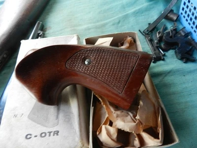 Colt walnut Target Sile official police and 38 army special grips, .Python - Image 1 of 4