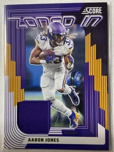 2025 SCORE AARON JONES #ZON-AJS "ZONED IN" VIKINGS RELIC CARD - Bild 1 von 3