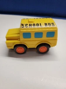 4” 2010 Toyi Zoomsters Yellow School Bus Friction Works Preowned - Picture 1 of 8