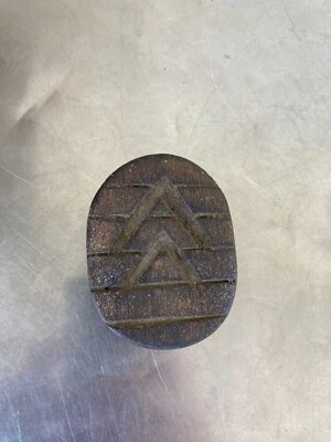 CITROEN CHEVRONS ANCIENNE PEDALE EN BOIS TRACTEUR ? AUTOMOBILE ? - Photo 1/4