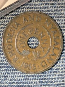 RHODESIA & NYASALAND ELIZABETH II 1955 ONE PENNY - Picture 1 of 2