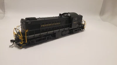Atlas HO RS-1 Pennsylvania RR PRR. later Version, Wire Grabs Painted Handrails. - Image 1 of 4