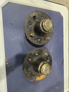 1979 80 81 82 83 Datsun 280zx Front Hub Pair - Foto 1 di 6