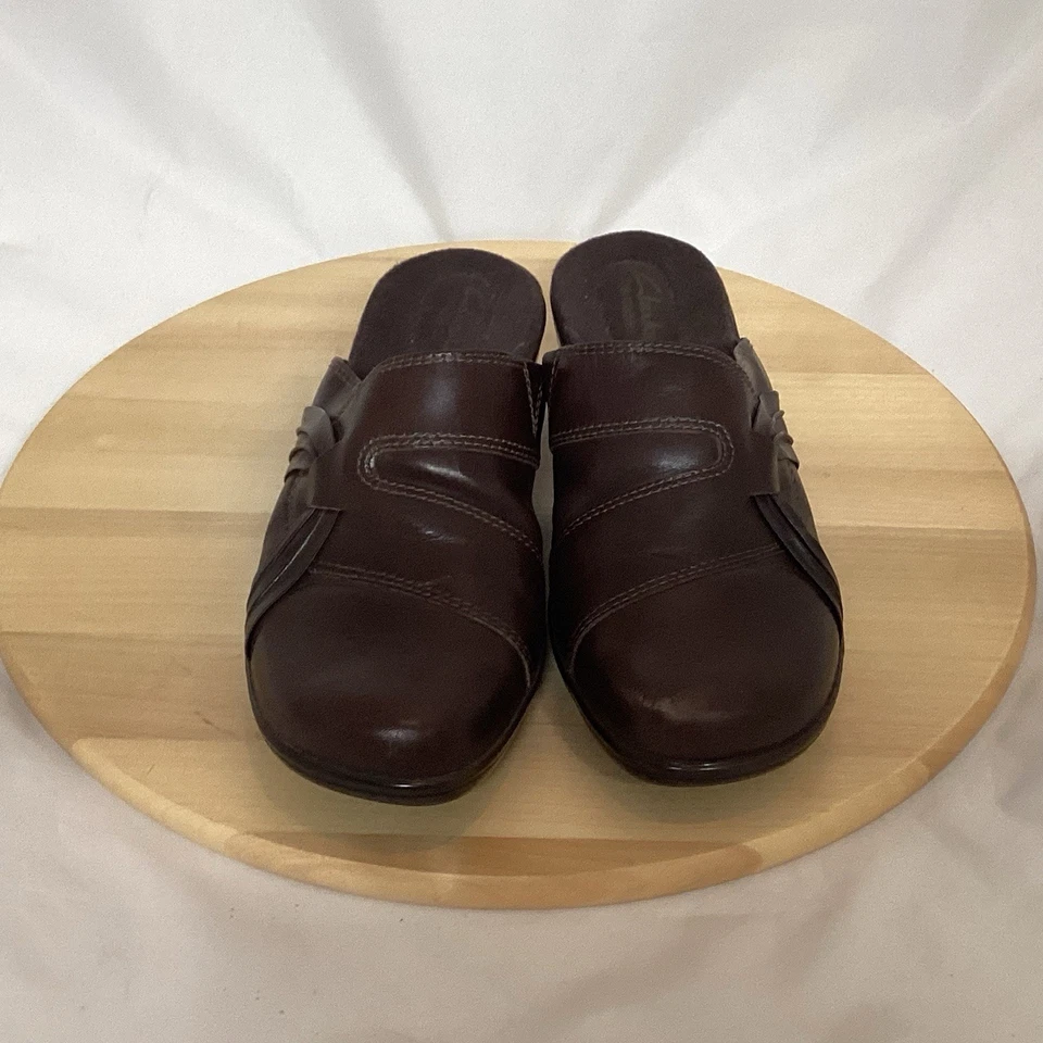 Женские туфли Clarks Bendables сабо 10 M на танкетке без шнуровки коричневая кожа - Изображение 1 из 4