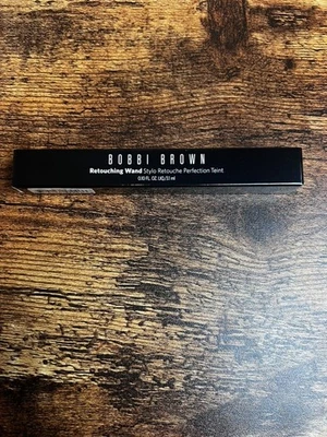  Bobbi Brown Retouching Wand - MEDIUM TO DARK - 0.10fl.oz.liq./3.1mL - Image 1 of 3