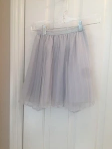 Girl's GAPKIDS Gray Pleated Floaty Skirt with Metallic Waist Band. XS 4-5 - Picture 1 of 12