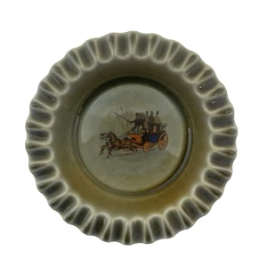 VTG 4 5/8" WADE IRISH PORCELAIN ASHTRAY Horse Drawn Stagecoach Armagh Ireland - Picture 1 of 6