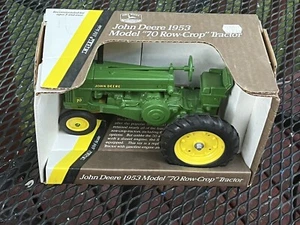 ERTL JOHN DEERE 1953 70 ROW-CROP TRACTOR 1/16 SCALE DIE-CAST MIB - Picture 1 of 3